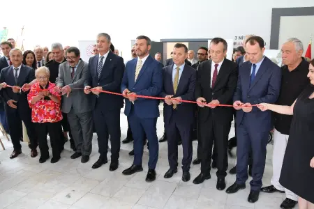 “HAYATA DOKUNAN RENKLER” RESİM SERGİSİ AÇILDI