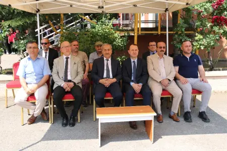 KARABÜK MESLEKİ VE TEKNİK ANADOLU LİSESİ’NDE YIL SONU SERGİSİ AÇILDI