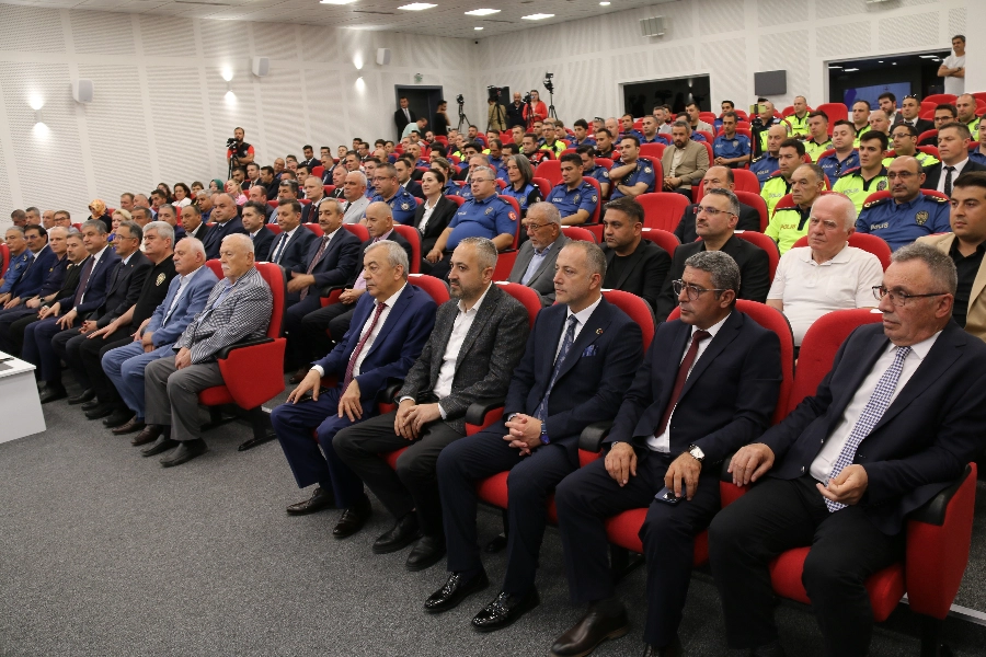KARABÜK'TE EMNİYET VE JANDARMA TEŞKİLATINA 29 YENİ ARAÇ TESLİM EDİLDİ