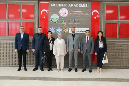 ESKİPAZAR SARI TRAVERTEN TAŞI İÇİN İSCEHİSAR’A İNCELEME GEZİSİ GERÇEKLEŞTİRİLDİ