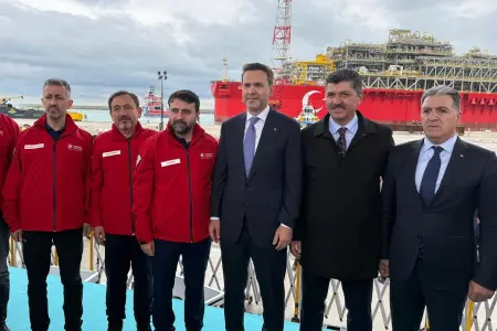 KTSO YÖNETİMİ, OSMAN GAZİ YÜZER ÜRETİM PLATFORMU UĞURLAMA TÖRENİNE KATILDI